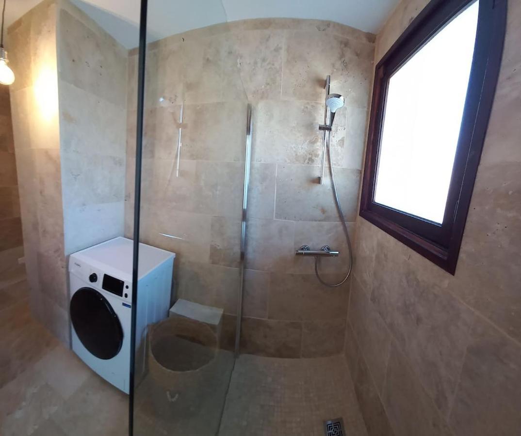 Loft Climatise "La Pinede", 50 M2, Tres Calme, 5 Mn A Pied Des Plages, Lit King Size La Seyne-sur-Mer Exterior photo